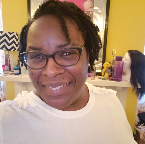 Meet your Posher, Ayesha - Picture 3 of 4